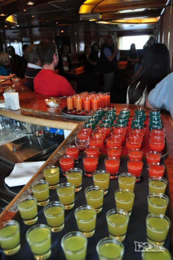 Preparativos para mais um coquetel a bordo do Sea Spirit no nosso caminho entre a Antártida e a América do Sul